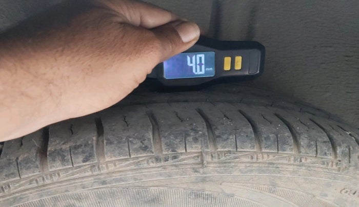 2011 Ford Figo TITANIUM 1.2 PETROL, Petrol, Manual, 80,416 km, tyre