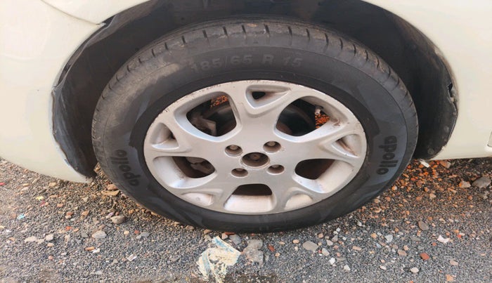 2013 Renault Scala RXZ DIESEL, Diesel, Manual, 69,851 km, tyre