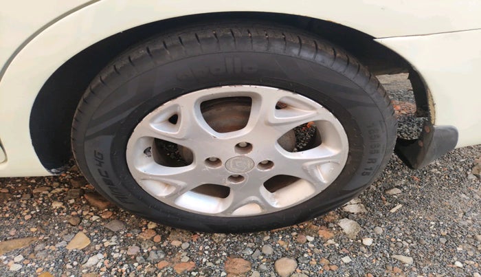 2013 Renault Scala RXZ DIESEL, Diesel, Manual, 69,851 km, tyre