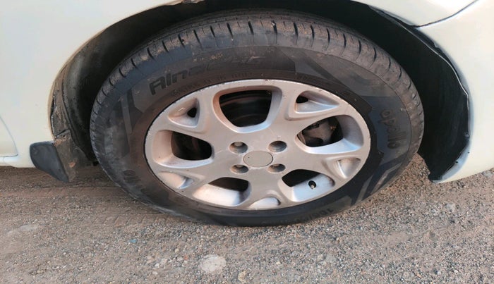 2013 Renault Scala RXZ DIESEL, Diesel, Manual, 69,851 km, tyre