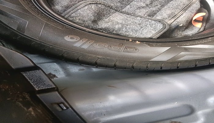 2022 Hyundai VENUE SX 1.2 PETROL, Petrol, Manual, 72,360 km, tyre