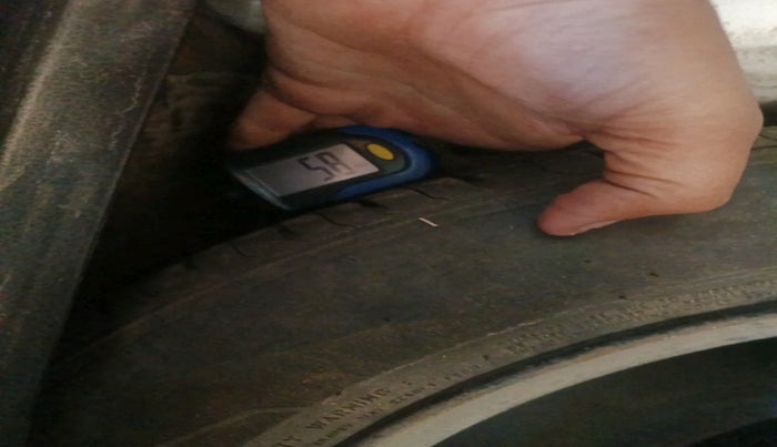 2014 Volkswagen Polo COMFORTLINE 1.2L, Petrol, Manual, 93,082 km, tyre