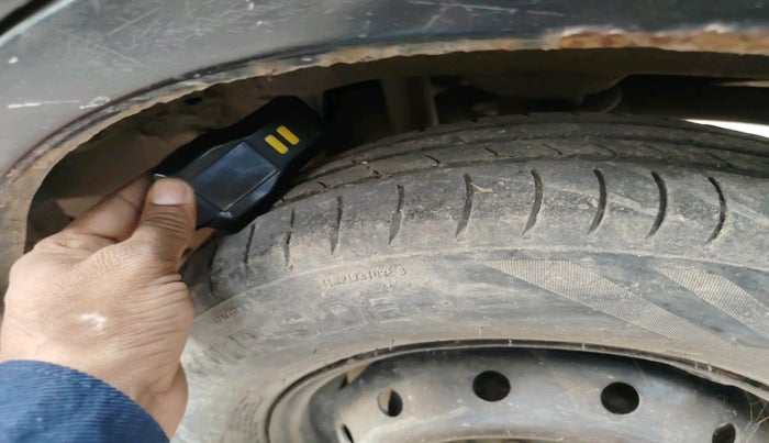 2010 Maruti Alto LXI CNG, Petrol, Manual, 2,77,840 km, tyre