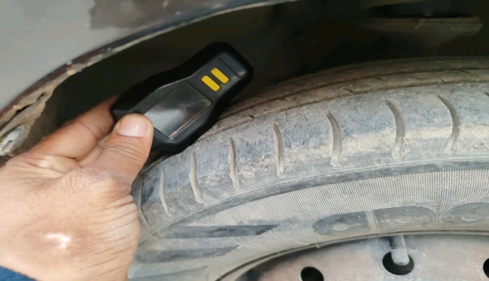 2010 Maruti Alto LXI CNG, Petrol, Manual, 2,77,840 km, tyre