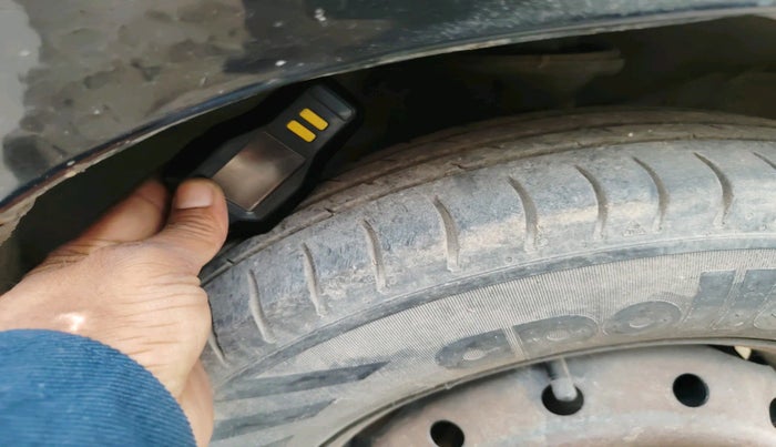 2010 Maruti Alto LXI CNG, Petrol, Manual, 2,77,840 km, tyre