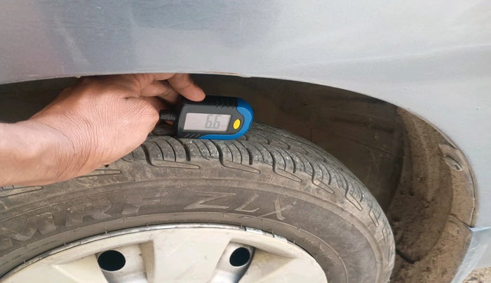 2015 Maruti Wagon R 1.0 LXI CNG, Petrol, Manual, 1,54,471 km, tyre