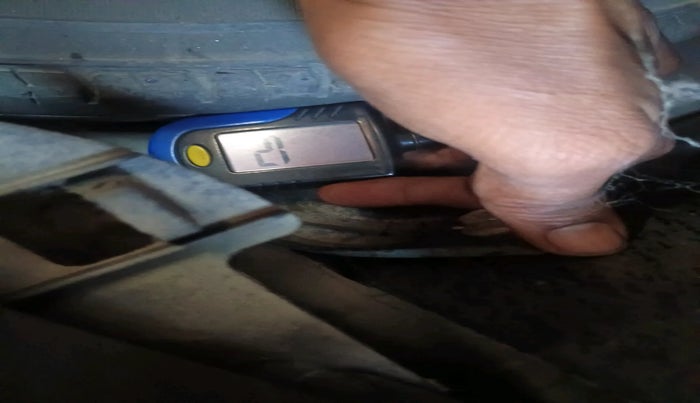 2015 Maruti Wagon R 1.0 LXI CNG, Petrol, Manual, 1,54,471 km, tyre