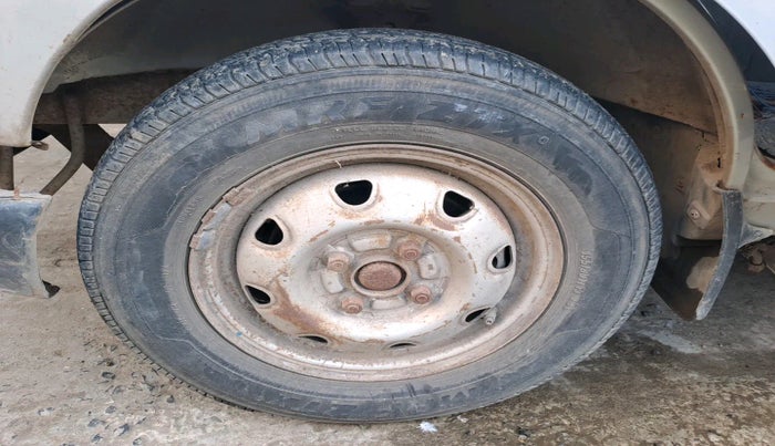 2011 Maruti Eeco 7 STR, Petrol, Manual, 88,830 km, tyre