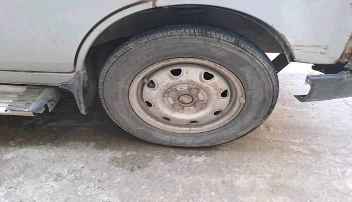 2011 Maruti Eeco 7 STR, Petrol, Manual, 88,830 km, tyre