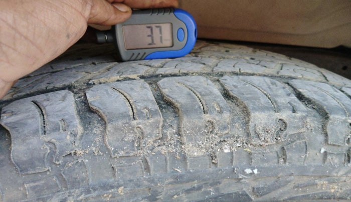 2011 Toyota Fortuner 3.0 4X4 MT, Diesel, Manual, 2,35,278 km, tyre