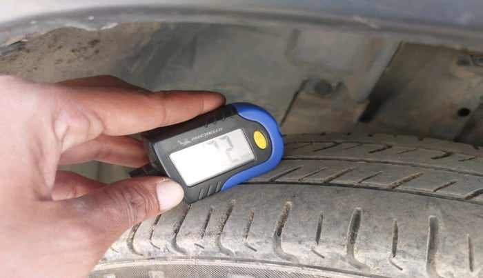 2017 Renault Kwid RXT 1.0, Petrol, Manual, 70,202 km, tyre