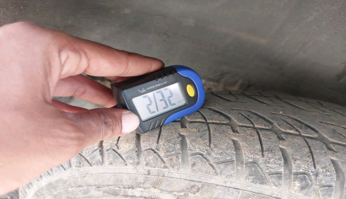 2017 Renault Kwid RXT 1.0, Petrol, Manual, 70,202 km, tyre