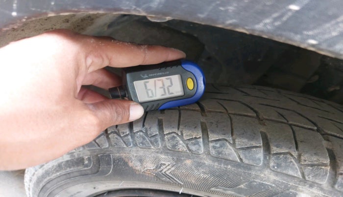 2017 Renault Kwid RXT 1.0, Petrol, Manual, 70,202 km, tyre