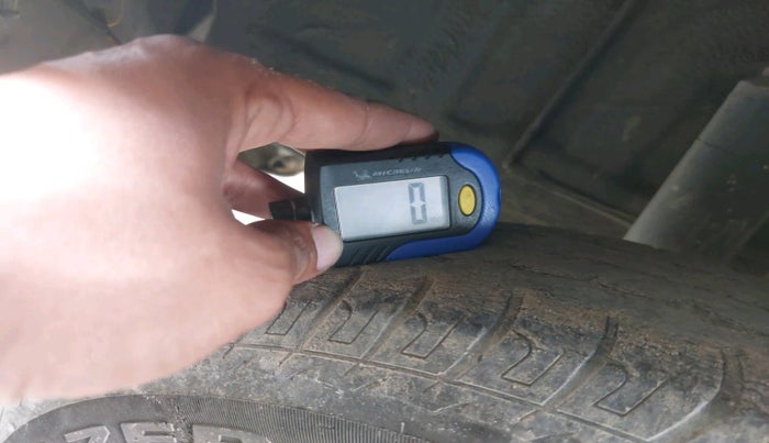 2017 Renault Kwid RXT 1.0, Petrol, Manual, 70,202 km, tyre