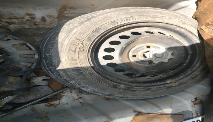 2014 Hyundai Xcent S (O) 1.2, Petrol, Manual, 1,61,043 km, tyre