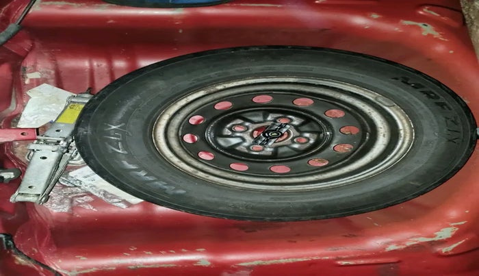 2014 Hyundai Eon D-LITE, Petrol, Manual, 90,742 km, tyre