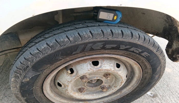 2016 Maruti Omni 5 STR, Petrol, Manual, 1,28,756 km, tyre