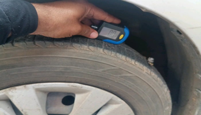 2014 Maruti Swift Dzire VXI, Petrol, Manual, 1,43,605 km, tyre