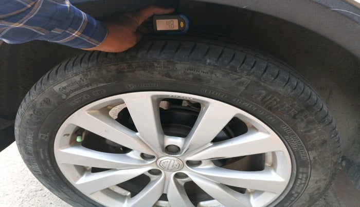 2022 MG ASTOR SMART 1.5 MT, Petrol, Manual, 28,373 km, tyre