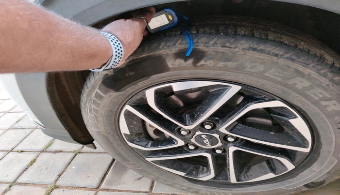 2023 KIA CARENS  PRESTIGE 1.5 TURBO PETROL IMT 7 STR , Petrol, Manual, 24,493 km, tyre