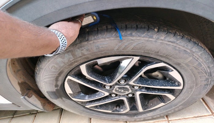 2023 KIA CARENS  PRESTIGE 1.5 TURBO PETROL IMT 7 STR , Petrol, Manual, 24,493 km, tyre