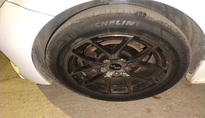 2015 Hyundai New Elantra 1.8 SX MT VTVT, Petrol, Manual, 61,053 km, tyre