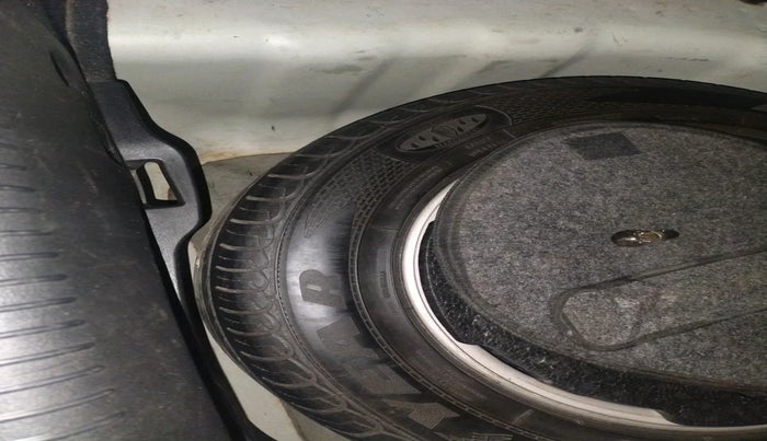 2015 Hyundai New Elantra 1.8 SX MT VTVT, Petrol, Manual, 61,053 km, tyre