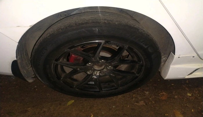 2015 Hyundai New Elantra 1.8 SX MT VTVT, Petrol, Manual, 61,053 km, tyre