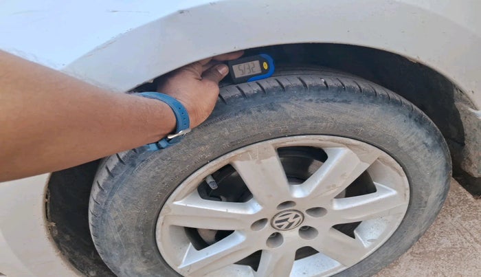 2013 Volkswagen Vento COMFORTLINE DIESEL 1.6, Diesel, Manual, 92,993 km, tyre