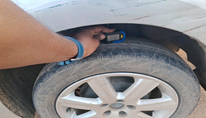 2013 Volkswagen Vento COMFORTLINE DIESEL 1.6, Diesel, Manual, 92,993 km, tyre