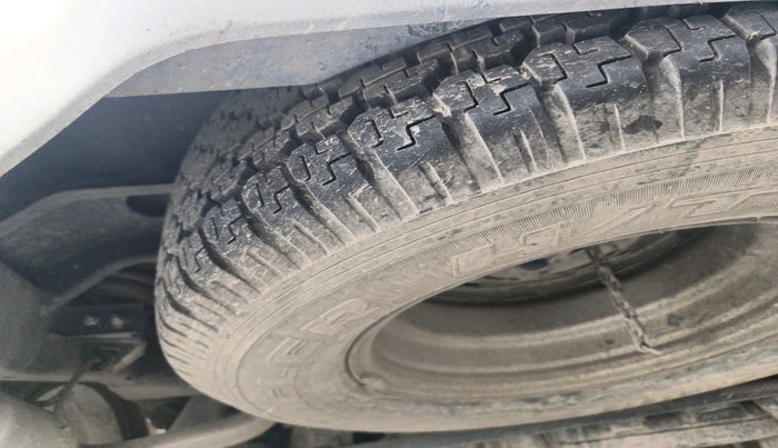 2017 Tata Hexa XT 4X2 7 STR, Diesel, Manual, 1,00,913 km, tyre