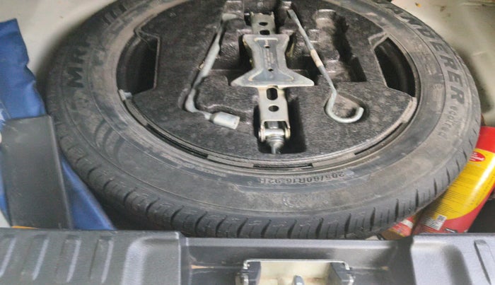 2022 Maruti Vitara Brezza LXI, Petrol, Manual, 76,586 km, tyre