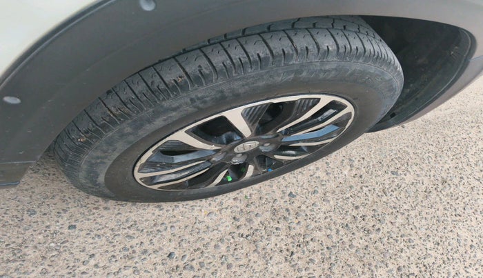 2022 Maruti Vitara Brezza LXI, Petrol, Manual, 76,586 km, tyre