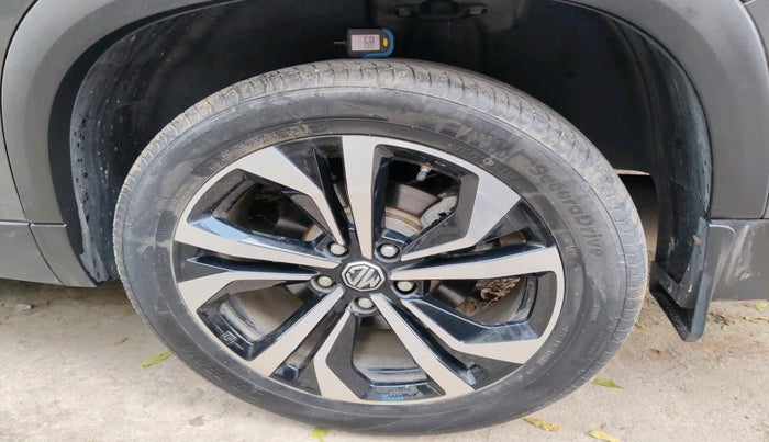 2023 MG HECTOR PLUS SHARP PRO 1.5 PETROL TURBO CVT 7 STR, Petrol, Automatic, 13,831 km, tyre