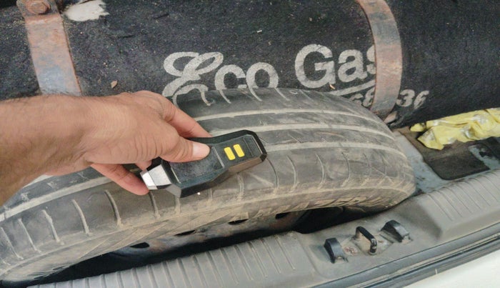 2010 Hyundai i10 MAGNA 1.1, Petrol, Manual, 1,06,236 km, tyre