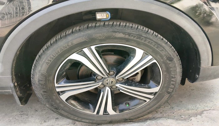 2023 MG ASTOR SHARP 1.5 CVT, Petrol, Automatic, 37,365 km, tyre