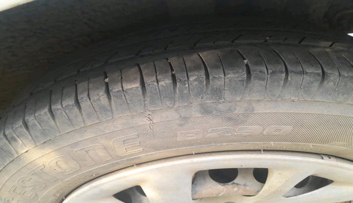 2017 Hyundai Grand i10 SPORTZ U2 1.2 CRDI, Diesel, Manual, 1,64,004 km, tyre