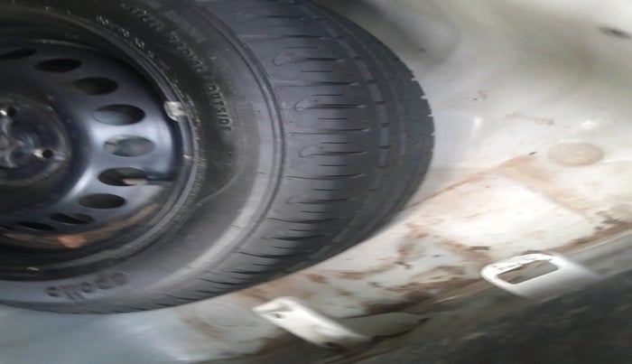 2017 Hyundai Grand i10 SPORTZ U2 1.2 CRDI, Diesel, Manual, 1,64,004 km, tyre