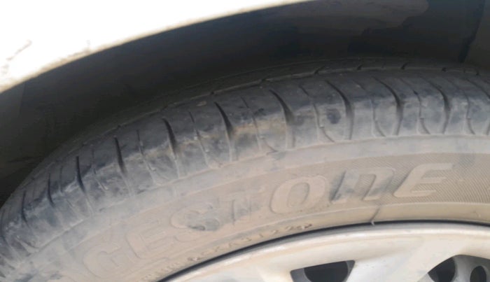 2017 Hyundai Grand i10 SPORTZ U2 1.2 CRDI, Diesel, Manual, 1,64,004 km, tyre