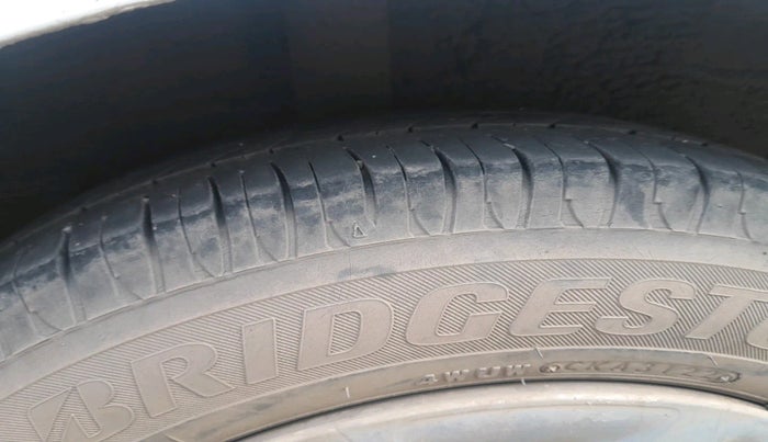 2017 Hyundai Grand i10 SPORTZ U2 1.2 CRDI, Diesel, Manual, 1,64,004 km, tyre