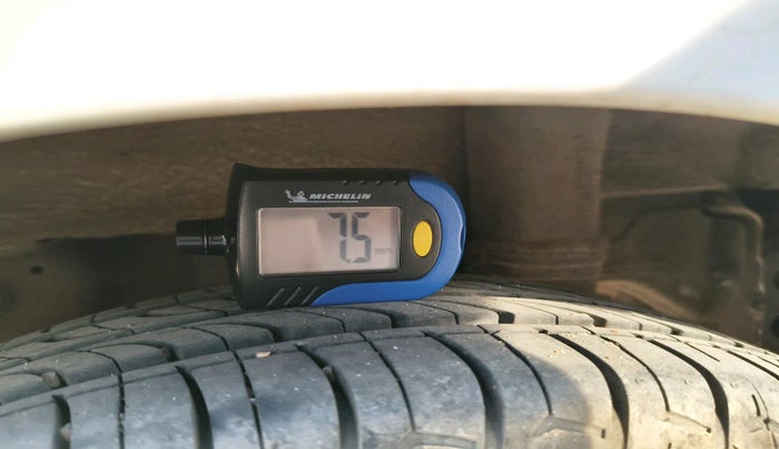 2018 Hyundai Eon MAGNA +, Petrol, Manual, 58,436 km, tyre