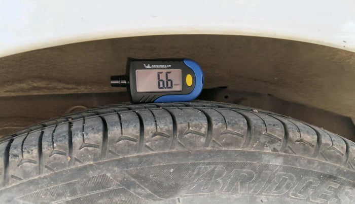 2018 Hyundai Eon MAGNA +, Petrol, Manual, 58,436 km, tyre