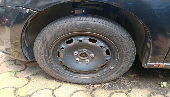 2010 Volkswagen Vento TRENDLINE DIESEL 1.6, Diesel, Manual, 90,000 km, tyre