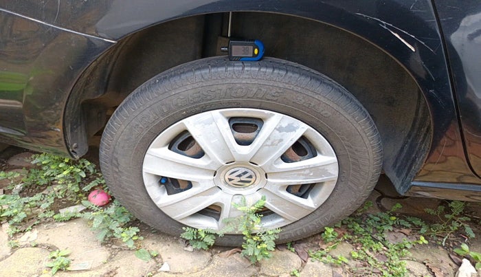 2010 Volkswagen Vento TRENDLINE DIESEL 1.6, Diesel, Manual, 90,000 km, tyre