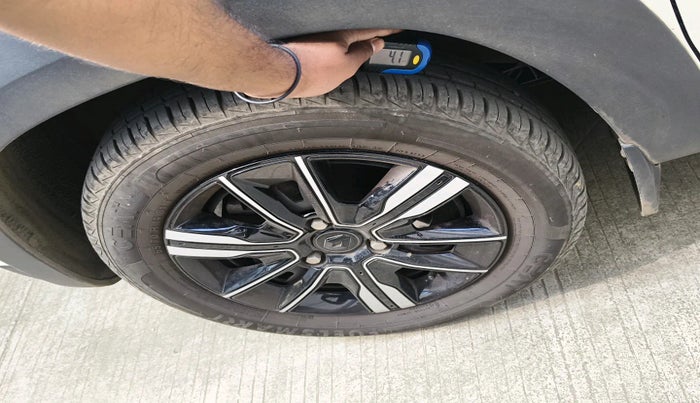 2023 Renault Kwid CLIMBER AMT 1.0, Petrol, Automatic, 10,003 km, tyre