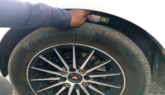 2015 Ford Figo Aspire TITANIUM1.5 DIESEL, Diesel, Manual, 1,68,740 km, tyre