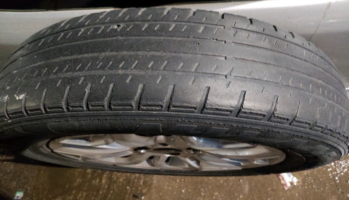 2013 Ford Ecosport TITANIUM 1.5L DIESEL, Diesel, Manual, 1,77,413 km, tyre