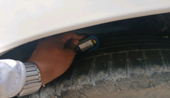 2011 Toyota Fortuner 3.0 4X4 MT, Diesel, Manual, 98,043 km, tyre