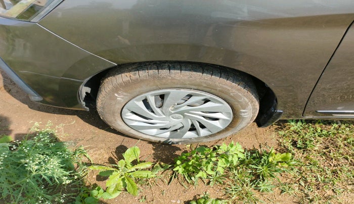 2022 Maruti Ertiga VXI SHVS, Petrol, Manual, 66,995 km, tyre