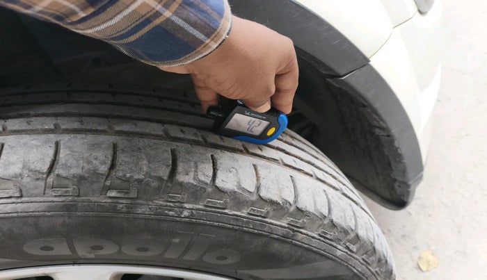 2016 Mahindra XUV500 W6 AT 1.99, Diesel, Automatic, 82,800 km, tyre